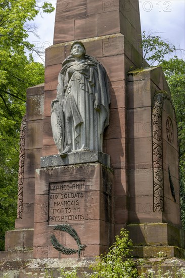 Obelisk with sculpture in the centre of the garrison cemetery