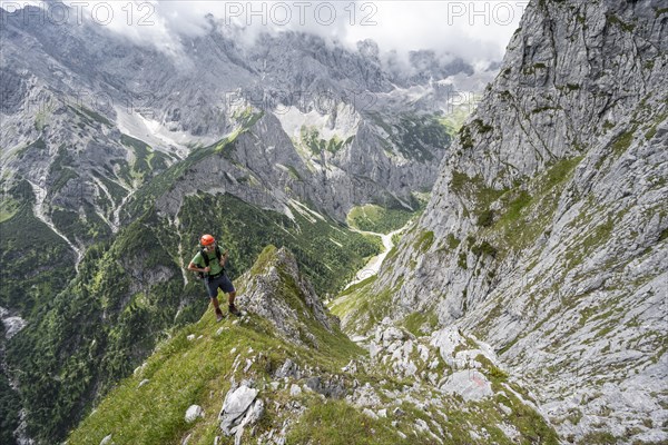 Climbers in steep terrain on the way to Waxenstein