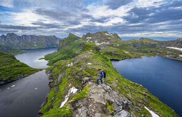 Mountaineers climbing Hermannsdalstinden