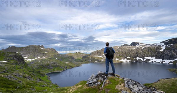 Mountaineers climbing Hermannsdalstinden