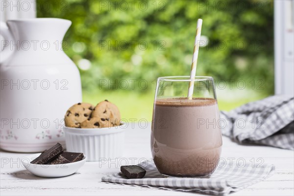 Cocoa glass table