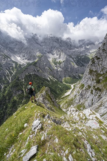 Climbers in steep terrain on the way to Waxenstein