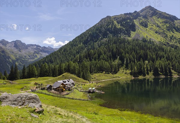 Fahrlechhuette with Duisitzkarsee