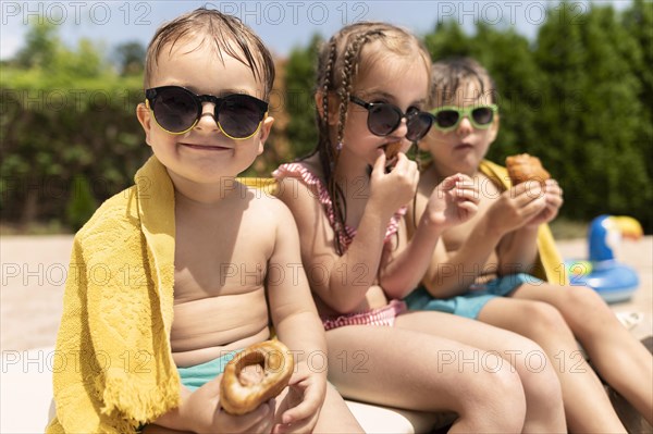 Childrens pool eating