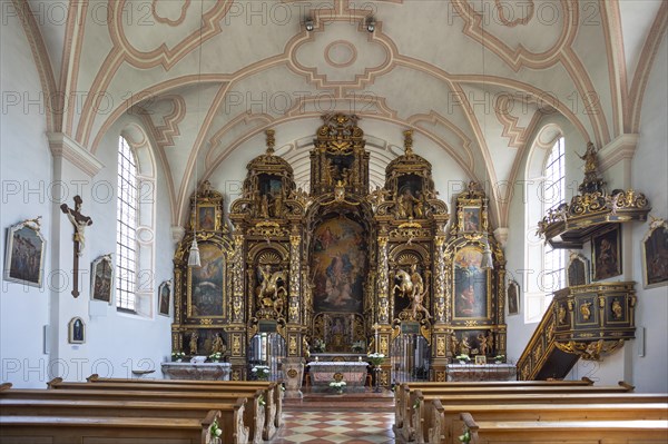 Altar in the pilgrimage church Maria Himmelfahrt in Sammarei