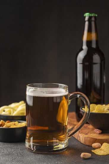 Arrangement with beer mug snacks