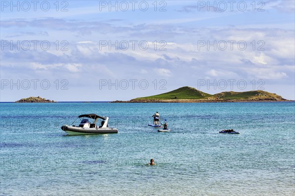 Standup paddling on the coast