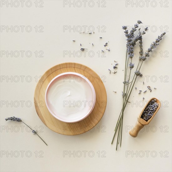 Composition spa treatment lavender cream