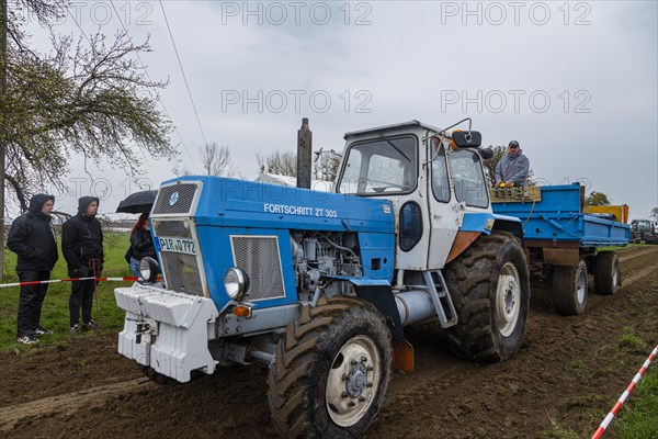 Tractor Pulling