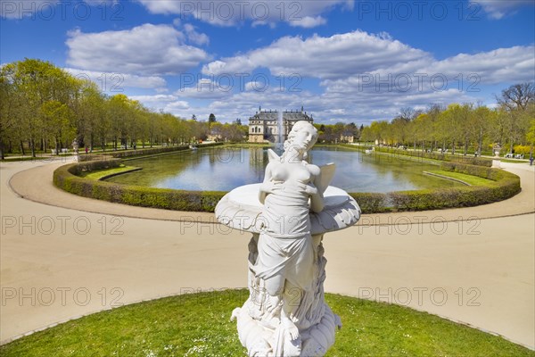 Palais in the Great Garden with Palai Pond and Corradini Vase