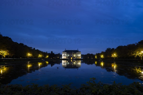 Large garden with palace and palace pond