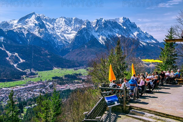 Sun terrace of the Martinshuette with a view of the valley