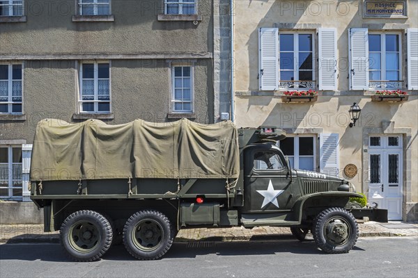 WW2 U. S. Army GMC CCKW 2Â½-ton 6x6 cargo truck with winch