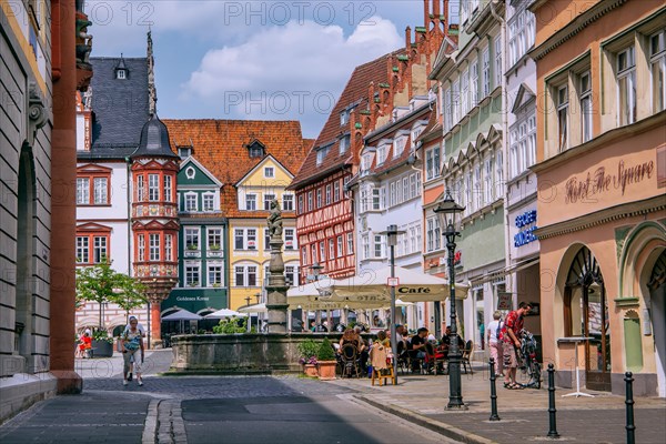 Ketschengasse with old town houses and Spenglerbrunnen on the market square with Prince Albert monument and town house in the old town