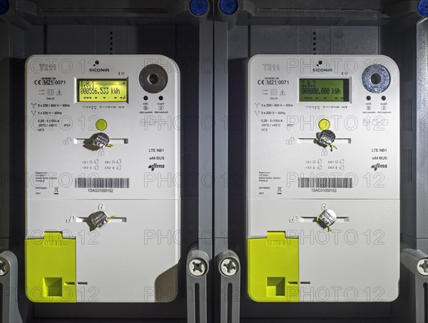 Two Fluvius Siconia T211 3-phase smart meters in flat