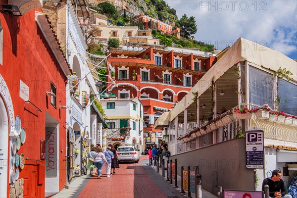 Alley with shops in the centre