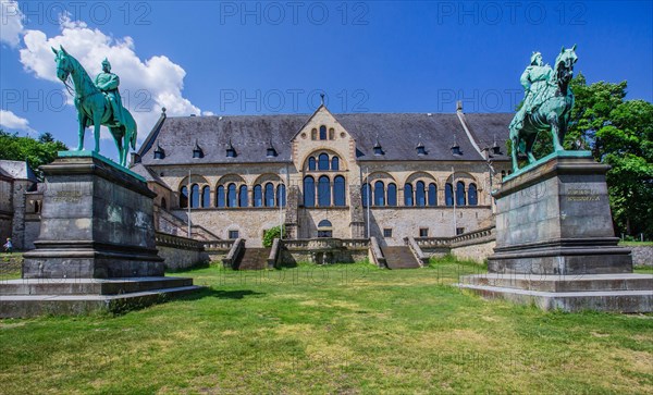 Imperial Palace with the equestrian statues of Emperor Wilhelm I and Emperor Barbarossa