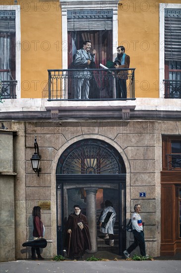 Fresco La Fresque des Lyonnais depicts famous inhabitants of the city