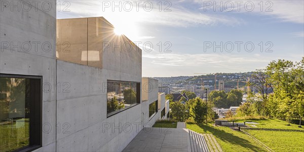 New building John Cranko School in exposed concrete