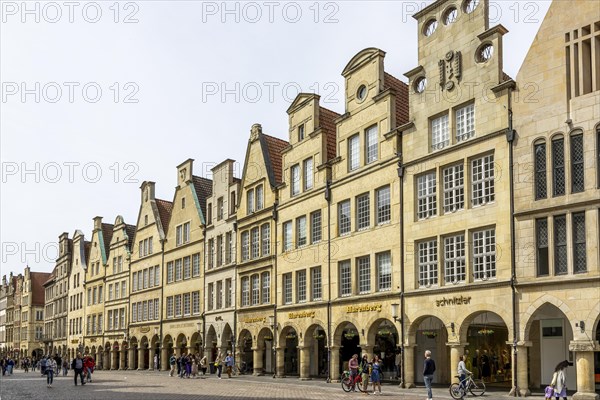 Gabled houses with archways on Prinzipalmarkt