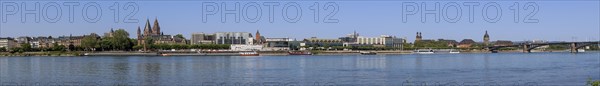 Panoramic photo of the Rhine with Mainz and Theodor Heuss Bridge