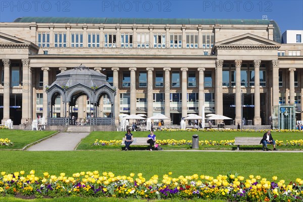 Koenigsbau am Schlossplatz