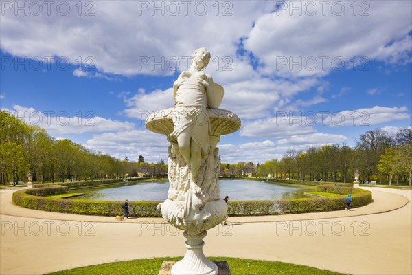 Palais in the Great Garden with Palai Pond and Corradini Vase