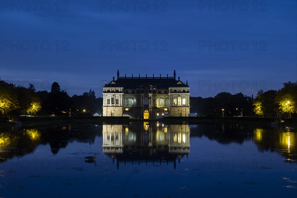 Large garden with palace and palace pond