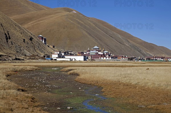 The Tibetan monastery Sershu Dzong in the village Sershu