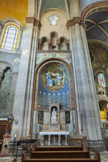 Side altar