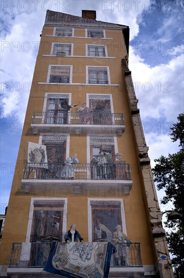 Fresco La Fresque des Lyonnais depicts famous inhabitants of the city