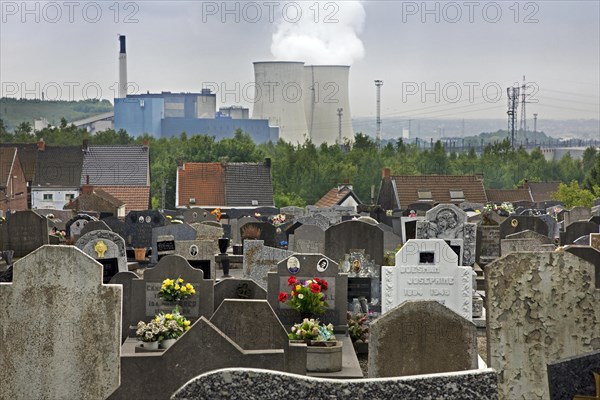 Cemetery and view over the Amercoeur powerplant in Roux