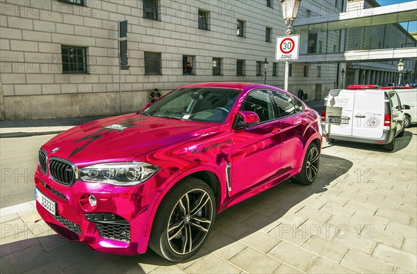 Car in extreme metallic colour