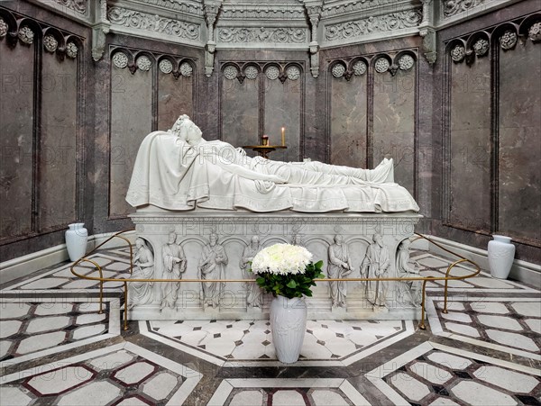 Tomb of Princess Elisabeth Mikhailovna Romanova in the side chapel