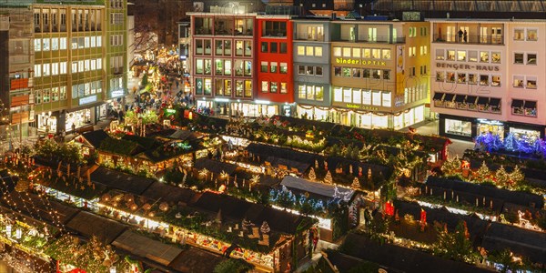 Christmas market on the market square in front of the town hall