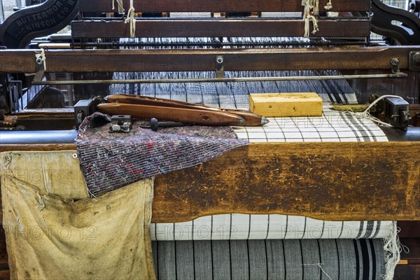 Wooden shuttles on mechanical flying shuttle loom