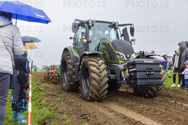 Tractor Pulling