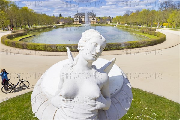 Palais in the Great Garden with Palai Pond and Corradini Vase