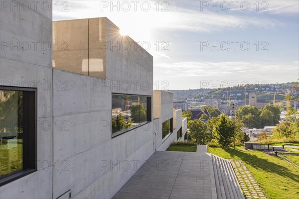 New building John Cranko School in exposed concrete