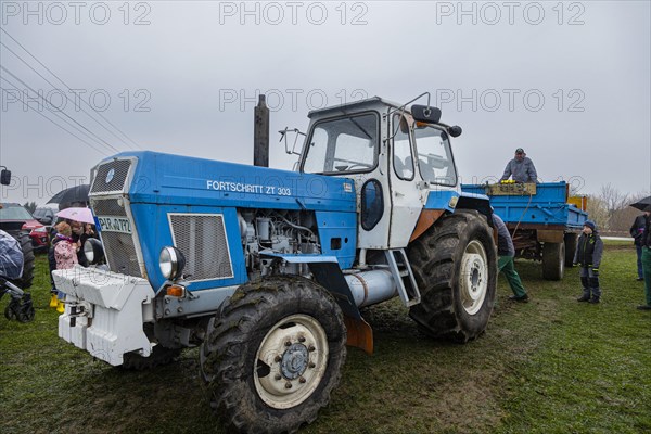 Tractor Pulling