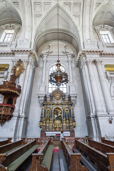 Side altar