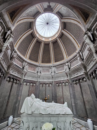 Tomb of Princess Elisabeth Mikhailovna Romanova in the side chapel