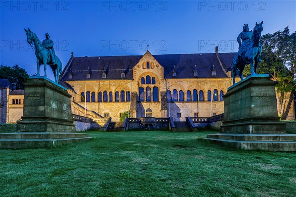 Imperial Palace with the equestrian statues of Emperor Wilhelm I and Emperor Barbarossa at dusk