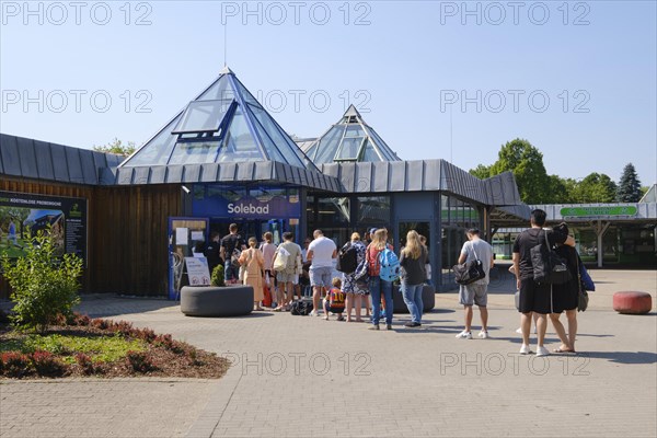 People in front of the entrance at the brine bath