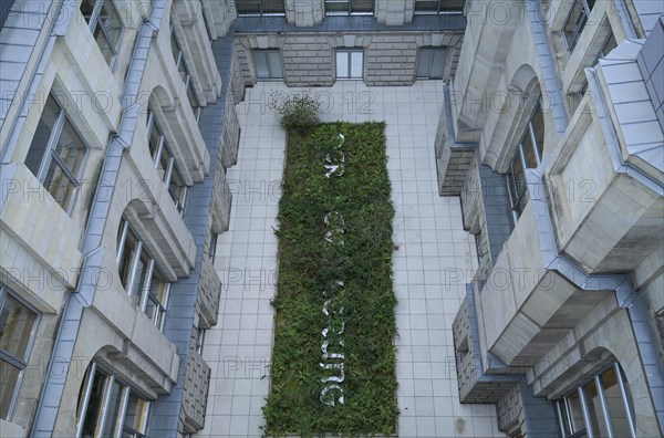 Hans Haacke Installation DER BEVOeLKERUNG