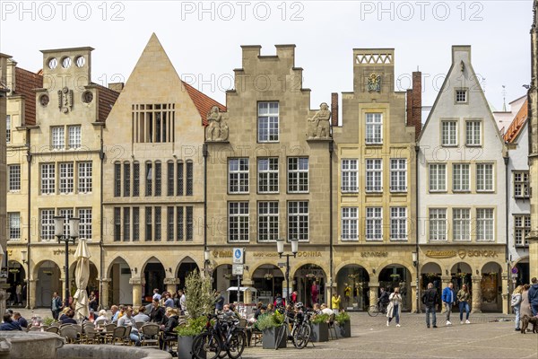 Gabled houses with archways on Prinzipalmarkt