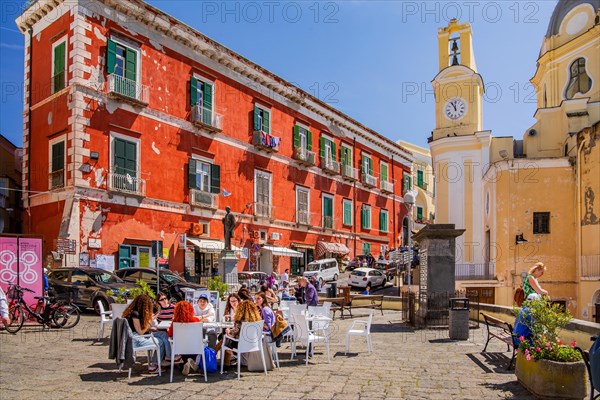 Street cafe in the Piazza dei Martini in the old town