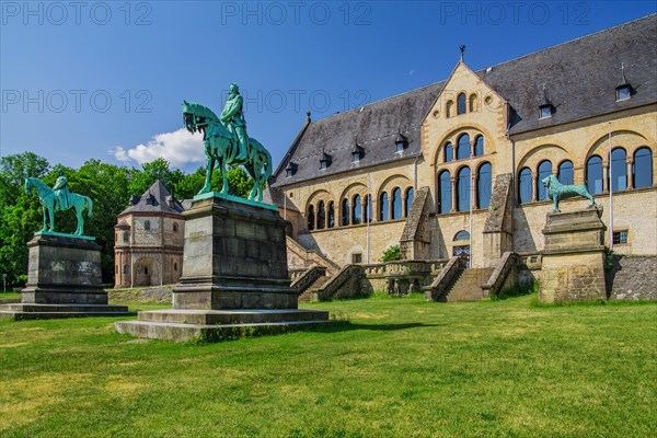 Imperial Palace with the equestrian statues of Emperor Wilhelm I and Emperor Barbarossa