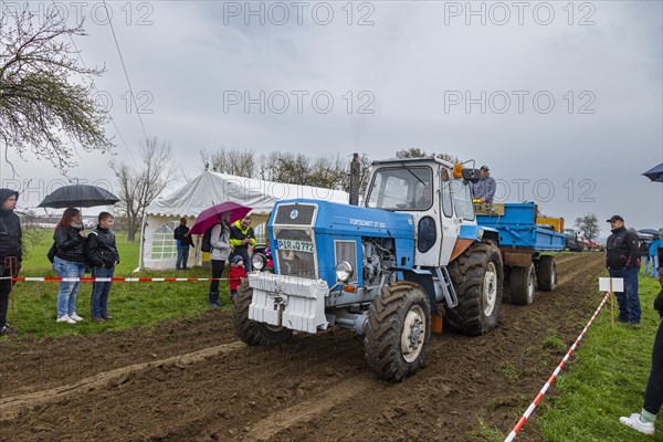 Tractor Pulling