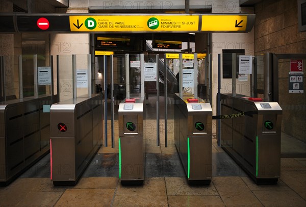 Ticket barrier